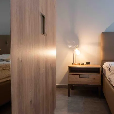 клеопатра Aura 4 Apartman *